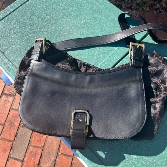 Gucci Leather Shoulder Bag - Picture 2 of 16